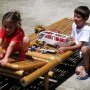 Les enfants dans le jardin